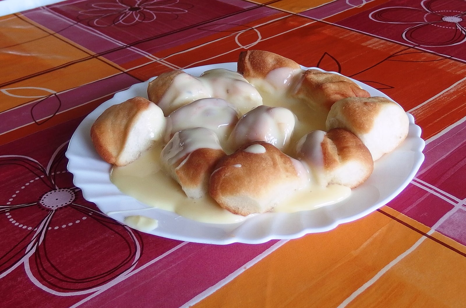 Czech buchtičky served with the modern vanilla custard-style sauce.