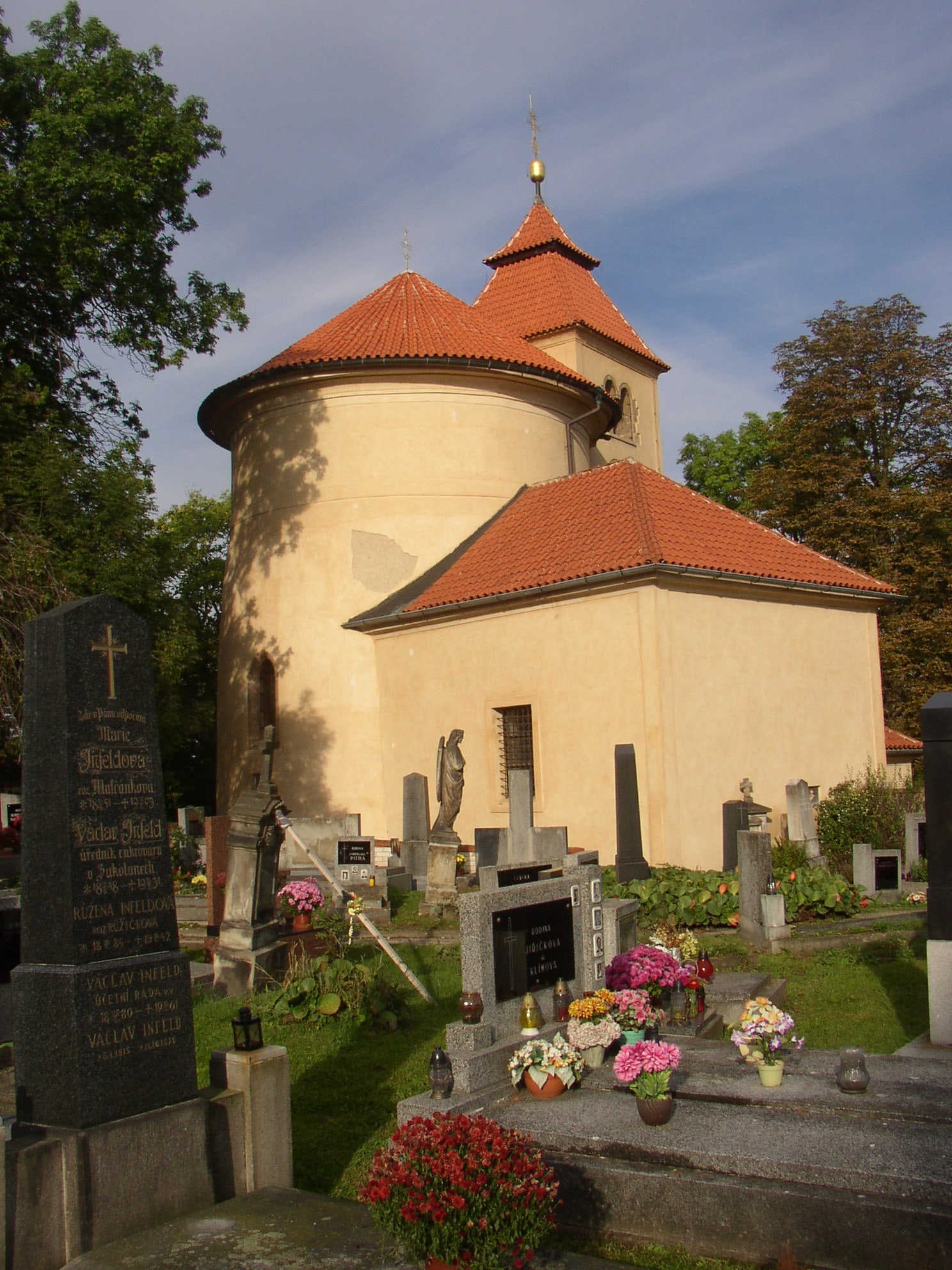 Another exact architectural view of the Budeč church/rotunda complex.