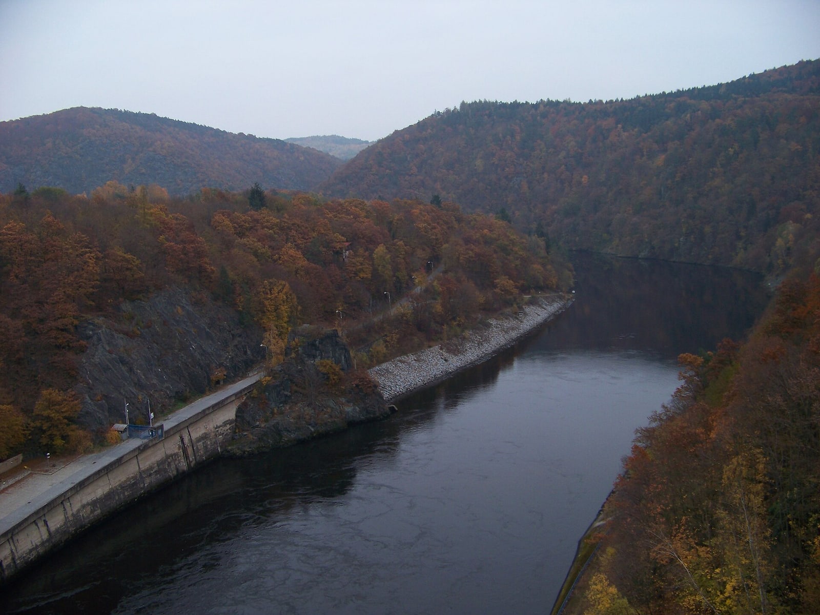 Modern view of the reservoir area where the former rapids were submerged.