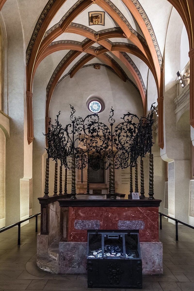 Pinkas Synagogue interior with altar/ark and memorial walls.