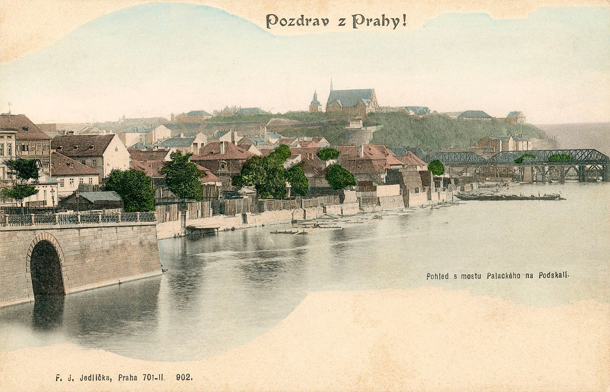 Několik týdnů v prosinci 1874 se záhadné jevy v Podskalí staly veřejnou podívanou. Pozoruhodný není důkaz existence ducha, ale skutečnost, že moderní město vytvořilo novou nadpřirozenou pověst přímo před očima novin a davů.